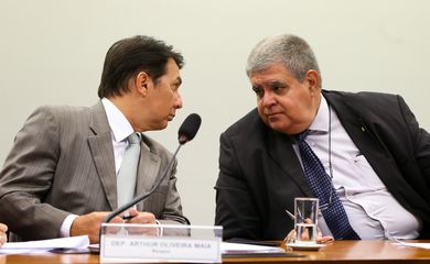 Brasília - O relator, deputado Arthur Maia, e o presidente da Comissão Especial da Reforma da Previdência, deputado Carlos Marun, durante reunião sobre o plano de trabalho da comissão (Marcelo Camargo/Agência Brasil)