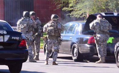 Policiais procuram envolvidos em tiroteio  de San Bernardino, no sul da Califórnia (Agência Lusa/Direitos Reservados)
