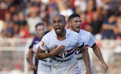 Lucas Moura marca o gol da vitória e da classificação do São Paulo às quartas do Paulistão 2024, em 10/03/2024