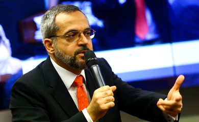  O ministro da Educação, Abraham Weintraub, participa de audiência pública na Comissão de Educação para prestar esclarecimentos sobre declarações a ele atribuídas. 