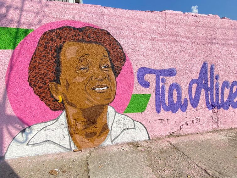 Rio de Janeiro (RJ) 01/08/2024 - Grafite na Estação Mangueira/Jamelão exalta mulheres da comunidade<p></p>Foto: Malu Vibe/Divulgação