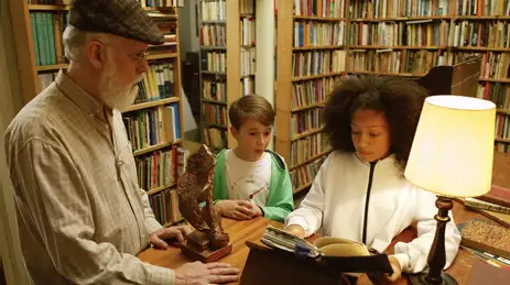 Sob a tutela do avô, os primos Gabriela e Rodrigo embarcam em aventuras por clássicos da literatura