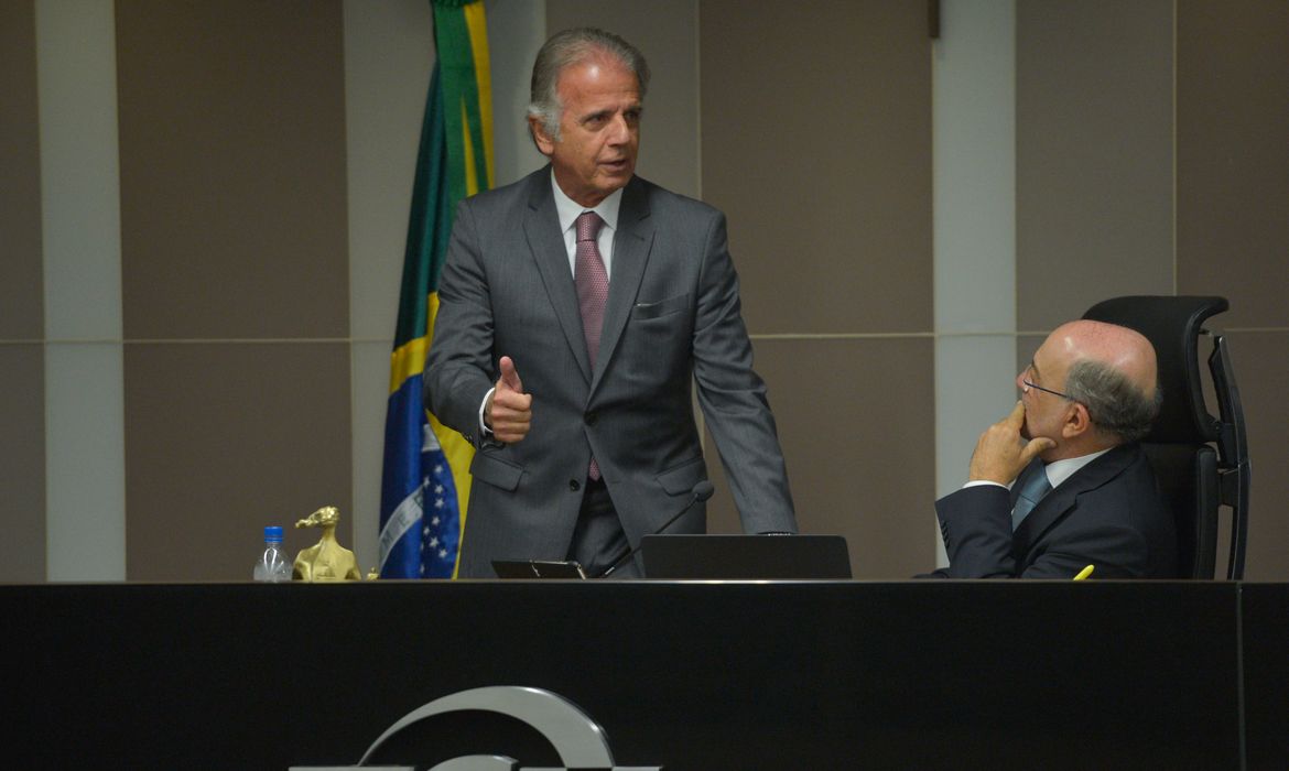 Plenário do TCU aprova relatório do ministro José Múcio Monteiro, que analisa as contas da presidenta afastada Dilma Rousseff, referentes a 2015 (José Cruz/Agência Brasil)