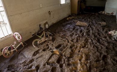Muçum (RS), 22/06/2024 -  Interior de casa tomado de lama após enchente que atingiu toda a região. Foto: Bruno Peres/Agência Brasil