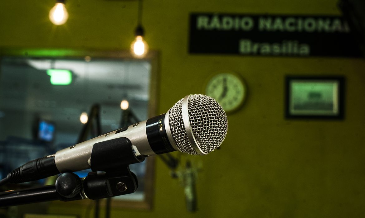 Rádio Nacional de Brasília celebra 64 anos com programação especial