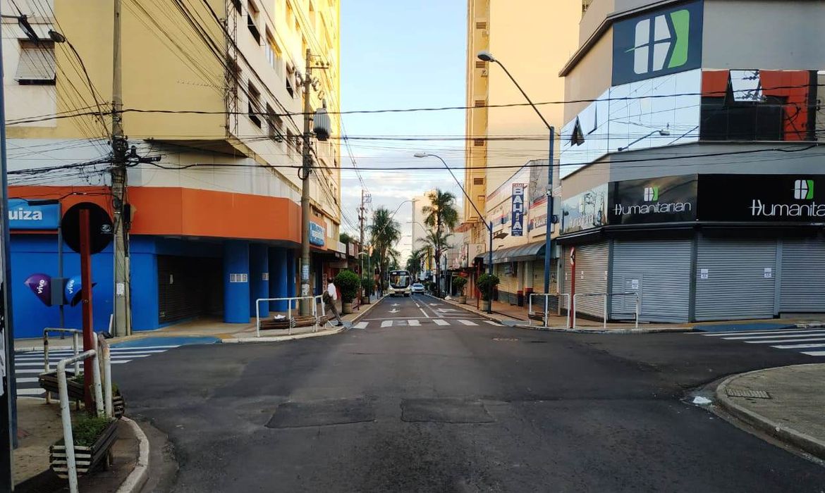 Prefeitura de Araraquara endurece medidas de enfrentamento ao novo coronavírus.