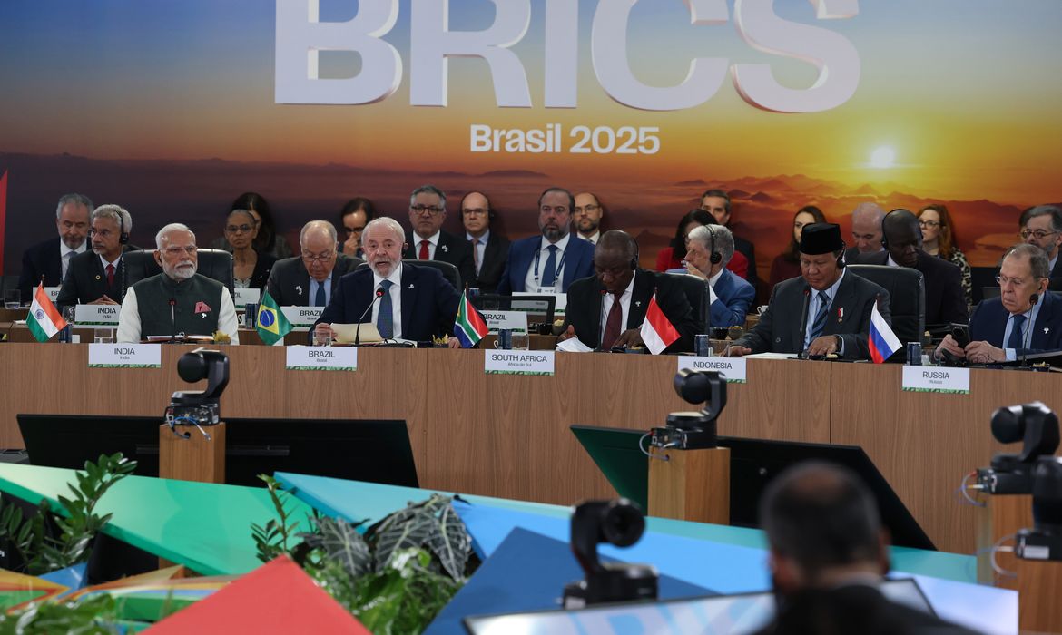 Tomaz Silva/Agência Brasil Rio de Janeiro (RJ), 07/07/2025 - O presidente do Brasil, Luiz Inácio Lula da Silva e autoridades durante abertura da plenária Meio ambiente, COP 30 e saúde global, no BRICS, no Museu da Arte Moderna do Rio de Janeiro (MAM-RJ). Foto: Tomaz Silva/Agência Brasil