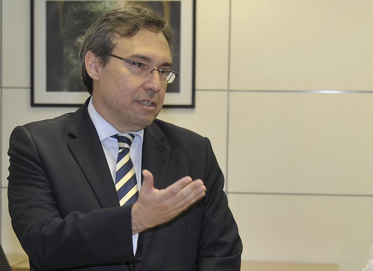 Brasília - O embaixador Alexandre Parola, 52 anos, assume hoje (2) a presidência da Empresa Brasil de Comunicação (EBC). Parola assume no lugar do jornalista Laerte Rimoli.