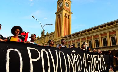 São Paulo - Protesto do Movimento Passe Livre contra o aumento da tarifa do transporte. Os manifestantes se concentraram em frente à Estação Luz e seguiram do centro até a Câmara Municipal (Rovena Rosa/Agência Brasil)