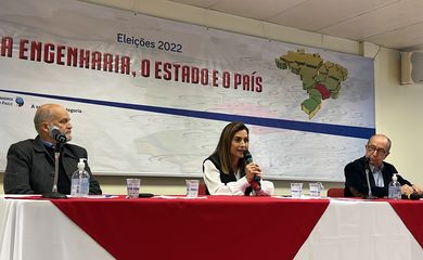 soraya thronicke participa de evento para engenheiros em SP