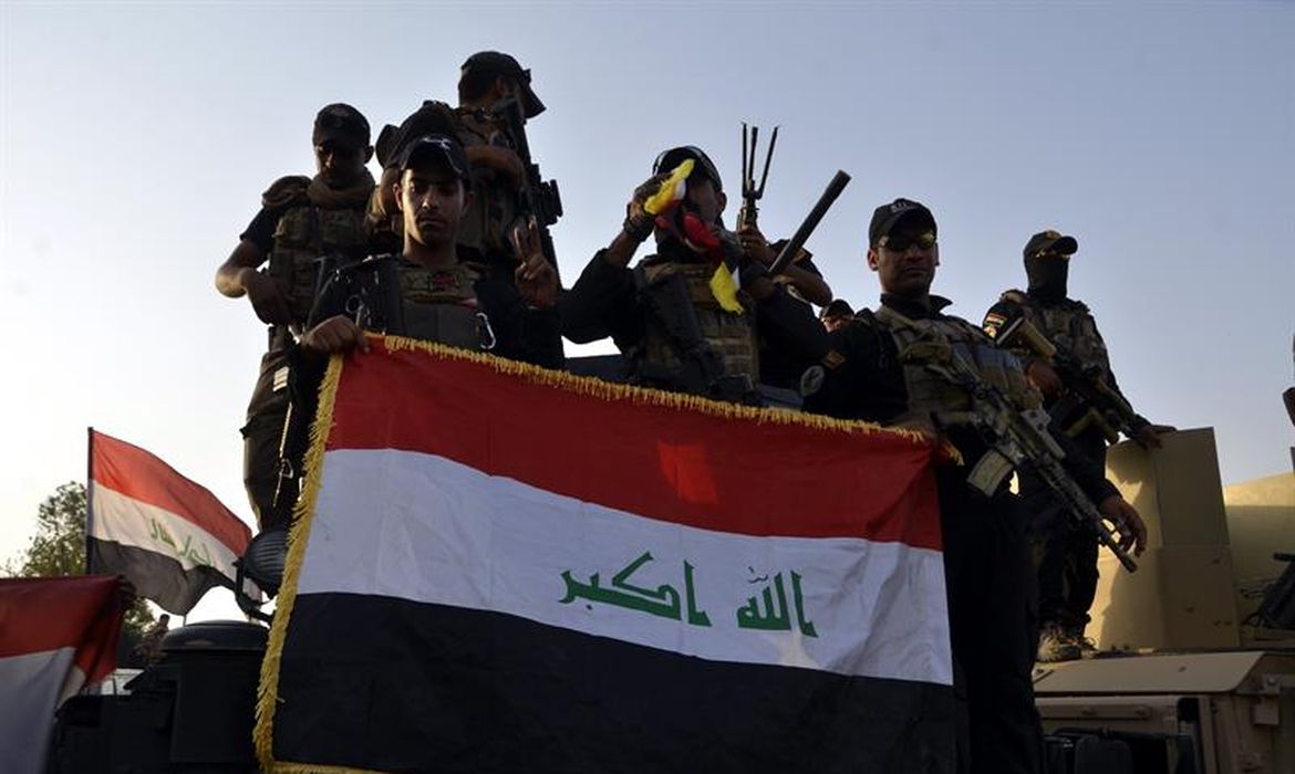 Exército do Iraque comemora retomada de Mossul do controle do Estado Islâmico, em julho de 2017