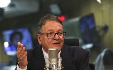 Presidente do IBGE Eduardo Luiz Gonçalves Rios Neto, é o entrevistado no programa, A Voz do Brasil.