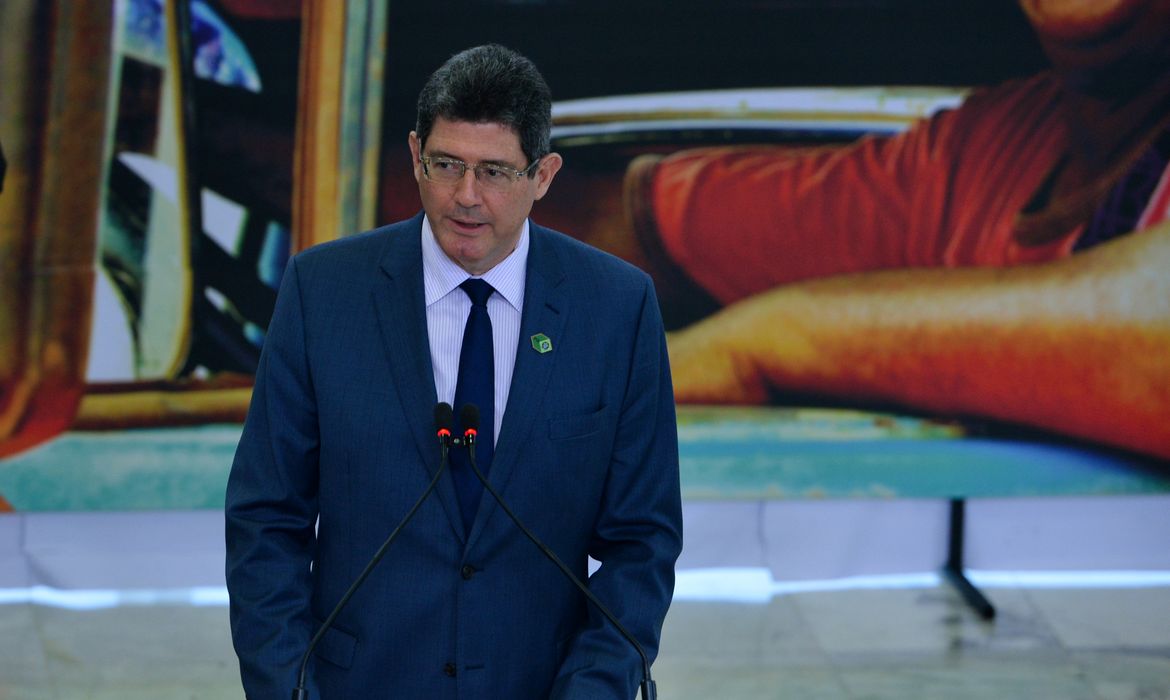 O ministro da Fazenda, Joaquim Levy, fala na cerimônia de lançamento da nova etapa do Programa de Investimentos em Logística, no Palácio do Planalto (Valter Campanato/Agência Brasil)