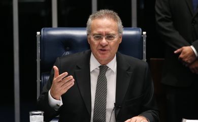 Brasília - O presidente do Senado, Renan Calheiros, preside sessão deliberativa da Casa (Fabio Rodrigues-Pozzebom/Agência Brasil)