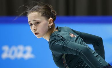 Patinadora russa Kamila Valieva durante treinamento na Olimpíada de Inverno de Pequim 2022