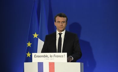 Em primeiro discurso após vitória, Macron diz que defenderá França e Europa 
