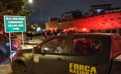 Rio de Janeiro - Agentes da Força Nacional foram feridos a tiros na Vila do João, localidade do Complexo da Maré, zona norte do Rio de Janeiro (Vladimir Platonow/Agência Brasil)