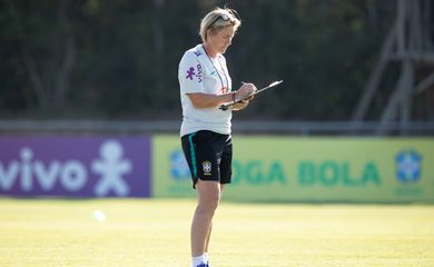 Lilie Persson acompanha as jogadoras do Brasil espalhadas pelo Velho Continente, pensando na Olimpíada de Tóquio (Japão) e até na Copa de 2023.