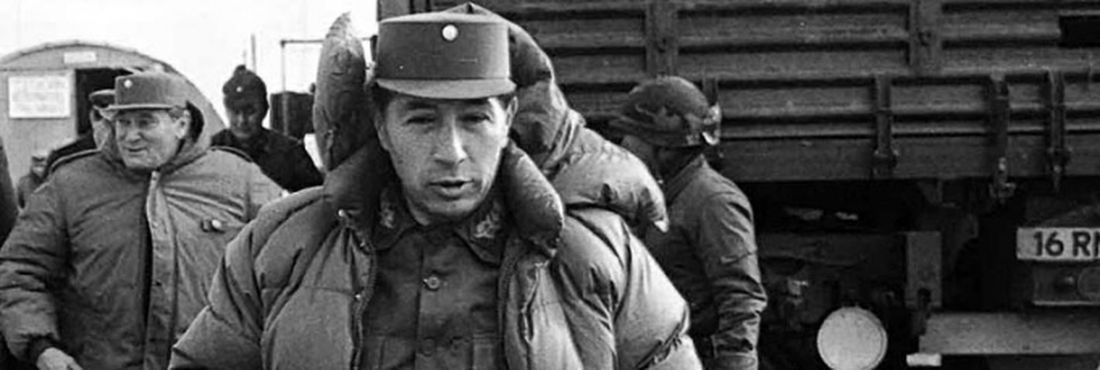 Entre os detidos se encontra Mario Benjamin Menéndez, ex general do exército argentino e governador das Ilhas Malvinas durante a guerra com a Inglaterra, em 1982
