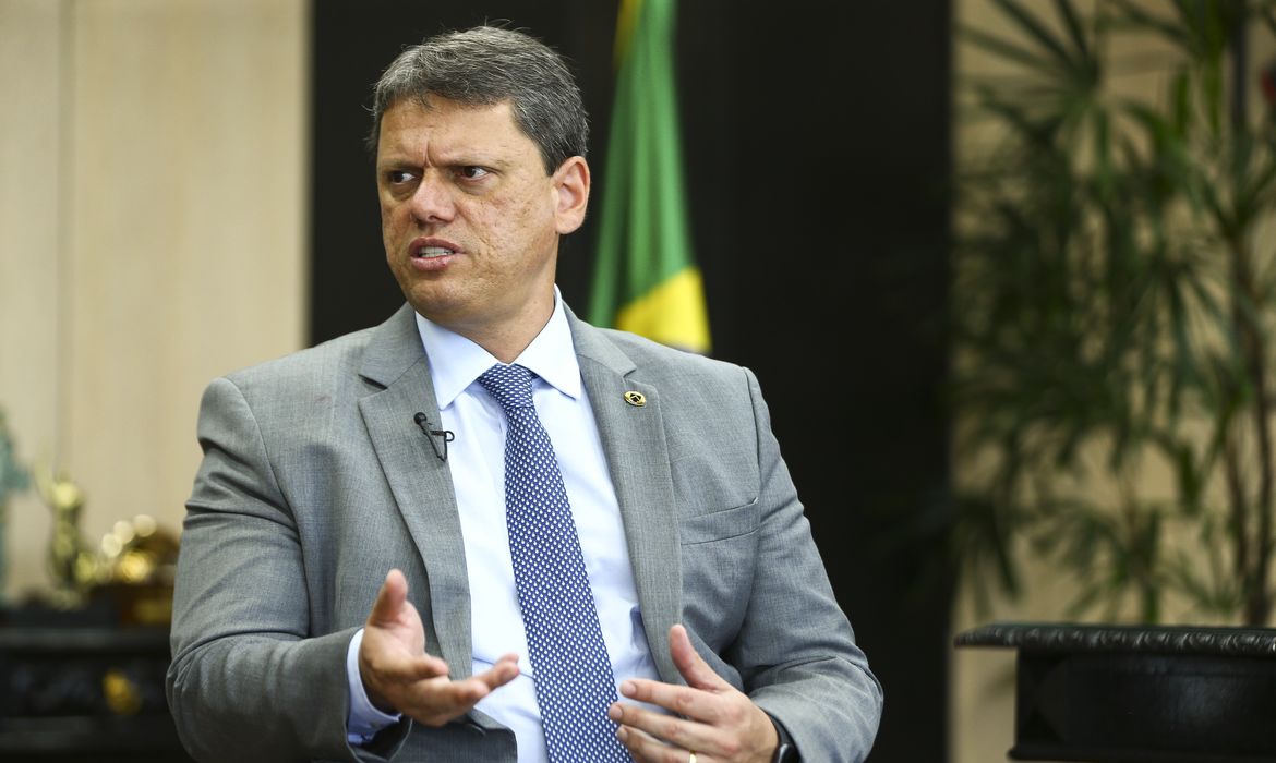 O ministro da Infraestrutura, Tarcísio Gomes de Freitas, participa do programa A Voz do Brasil