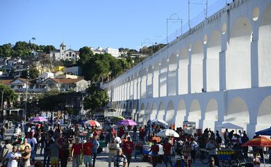 Rio de Janeiro - Central Única dos Trabalhadores (CUT) promove ato-show nos Arcos da Lapa pelo Dia do Trabalho (Tânia Rêgo/Agência Brasil)