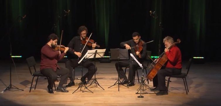Quarteto de Cordas da UFF: Villa-Lobos e Dmitri Shostakovich