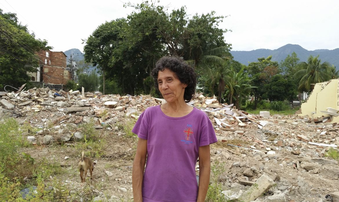Rio de Janeiro - Maria da Penha Macena teve a casa demolida, mas continuou na comunidade da Vila Autódromo (Akemi Nitahara/Agência Brasil)