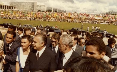 Há 30 anos José Sarney subia a rampa do Congresso Nacional para tomar posse como primeiro presidente da Nova República