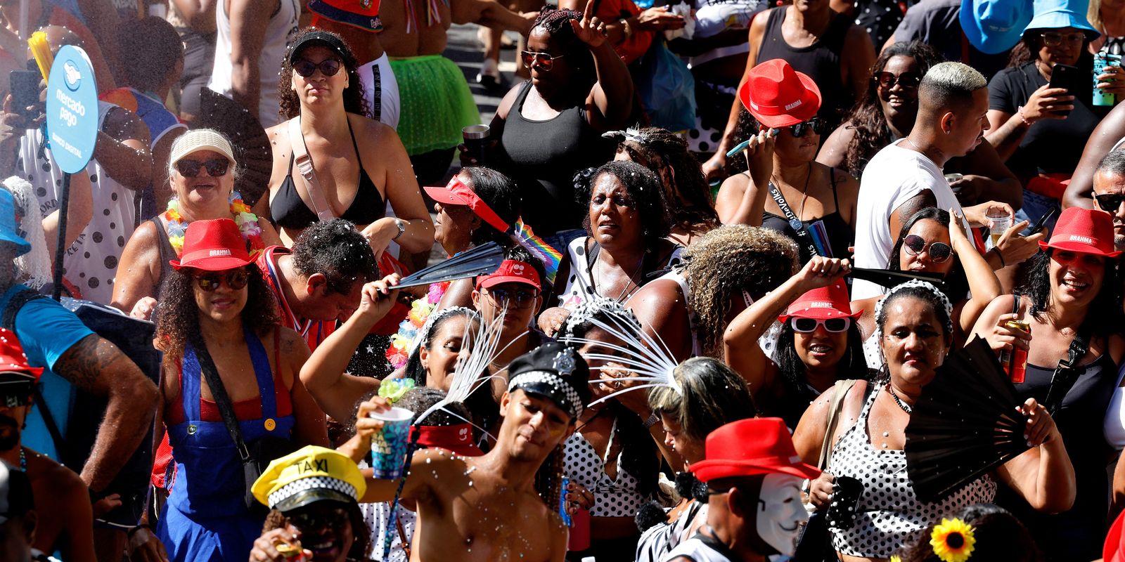 Carnaval 2026: veja programação de blocos no Rio neste sábado (14)