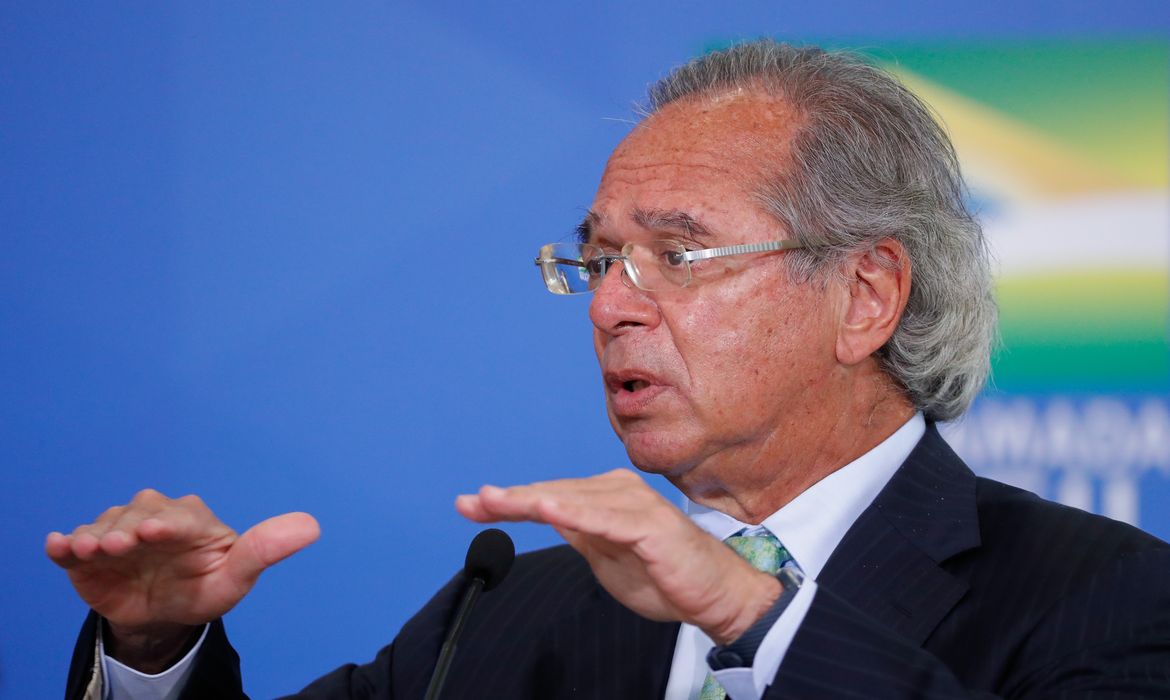 O ministro da Economia, Paulo Guedes, participa da solenidade de Sanção de duas medidas provisórias (MP) aprovadas pelo Congresso Nacional, a que institui o Programa Emergencial de Suporte a Empregos (MP 944/20)