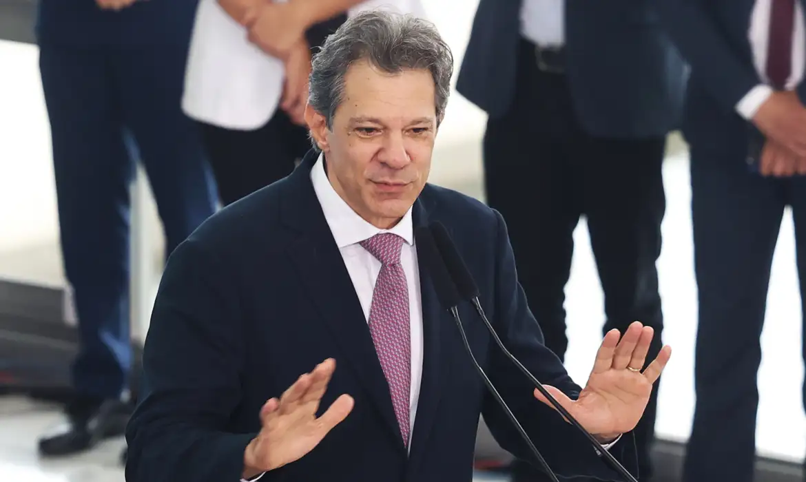 Valter Campanato/Agência Brasil Brasília (DF), 20/10/2025 - Ministro da Fazenda, Fernando Haddad, durante cerimônia de lançamento do Programa Reforma Casa Brasil, realizado no Palácio do Planalto. Foto: Valter Campanato/Agência Brasil