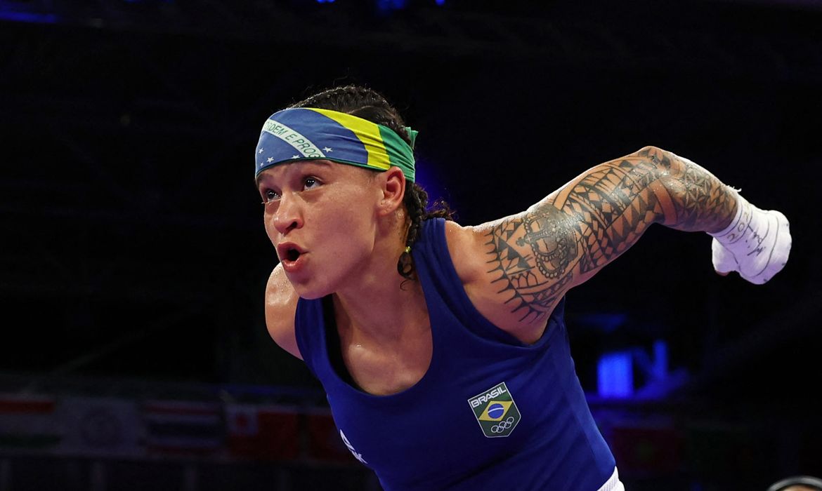 Paris 2024 Olympics - Boxing - Women's 60kg - Quarterfinal - North Paris Arena, Villepinte, France - July 31, 2024. Beatriz Iasmin Soares Ferreira of Brazil celebrates after winning her fight against Chelsey Heijnen of Netherlands. REUTERS/Piroschka Van De Wouw