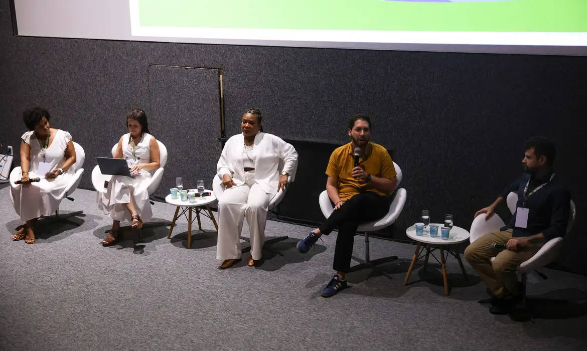 Fortaleza (CE), 05/12/2025 – Mesa debate divulgação de pesquisa sobre hábitos culturais, no Mercado das Indústrias Criativas do Brasil (MICBR+Ibero-América), no Centro Dragão do Mar de Arte e Cultura, em Fortaleza (CE). Foto: Tomaz Silva/Agência Brasil