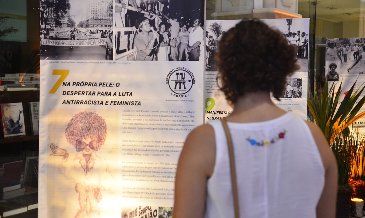 A historiadora, antropóloga, escritora e ativista do feminismo negro Lélia Gonzalez recebe homenagem no Projeto Memória, no Centro Cultural Banco do Brasil, no Rio de Janeiro  (Tomaz Silva/Agência Brasil)
