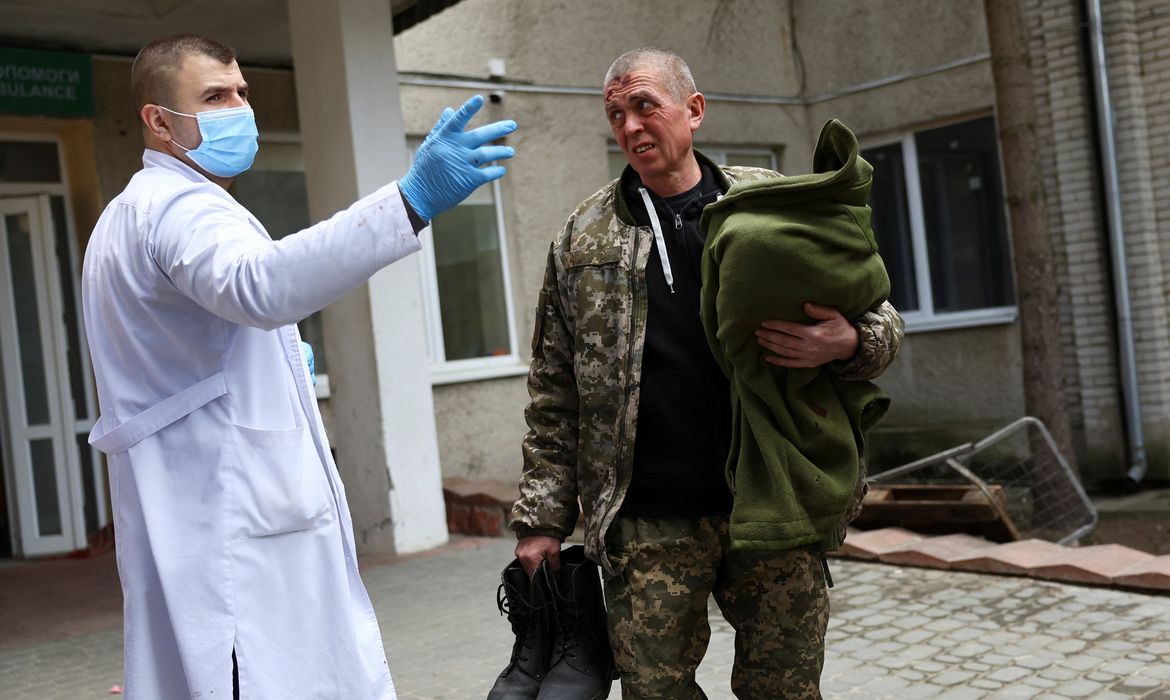 Aftermath of attack on Yavoriv military base