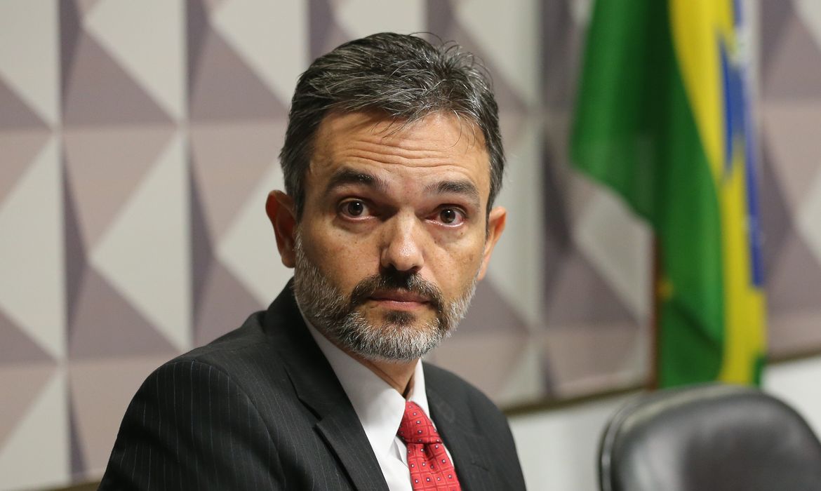 Brasília - O depoente Júlio Marcelo de Oliveira fala como testemunha do processo na Comissão Especial do Impeachment (Fabio Rodrigues Pozzebom/Agência Brasil)