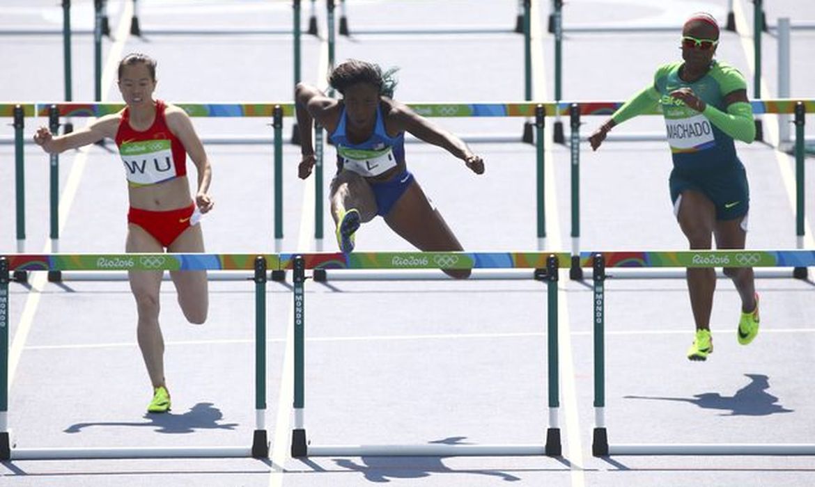 Brasiliense é campeã dos 100 metros com barreiras no Mundial Escolar de  Atletismo