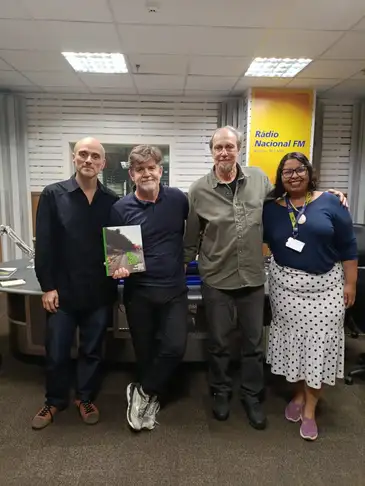 Jorge Bodanzky e Thyago Nogueira, curador da Exposição "Que país é este? A câmera de Jorge Bodanzky na ditadura brasileira/Denise Oliveira - Produção Rádio Nacional FM Jorge Bodanzky e Thyago Nogueira, curador da Exposição "Que país é este? A câmera de Jorge Bodanzky na ditadura brasileira