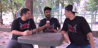Alan Ribeiro conversa com integrantes do canal La Fênix