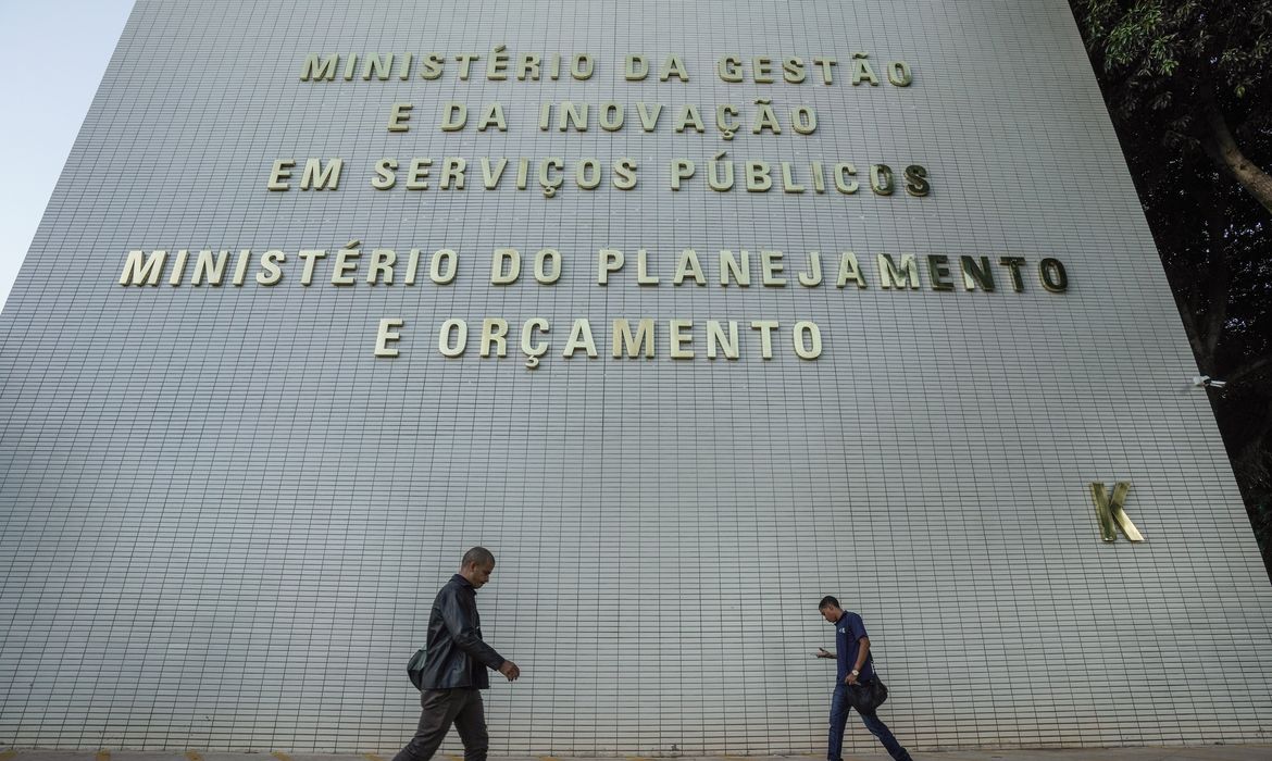 Brasília (DF), 15/04/2024, Fachada do prédio do Ministério do Planejamento e Orçamento (MPO), na Esplanada dos Ministérios.  Foto: Rafa Neddermeyer/ Agência Brasil