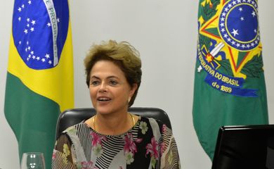 Presidenta Dilma Rousseff durante reunião com líderes dos partidos da base aliada da Câmara dos Deputados, no Palácio do Planalto (Wilson Dia/Agência Brasil)