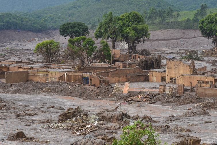 Antonio Cruz/ Agência Brasil Mariana (MG) - Distrito de Bento Rodrigues, em Mariana (MG), atingido pelo rompimento de duas barragens de rejeitos da mineradora Samarco (Antonio Cruz/Agência Brasil)