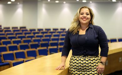 Brasília, DF, Brasil: A Professora Adriana Pereira Ibaldo, do Instituto de Física da Universidade de Brasília.  (Foto: Marcelo Camargo/Agência Brasil)