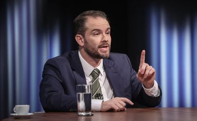 Regulação para inteligência artificial será gradual e baseada em níveis de risco, diz Durigan
