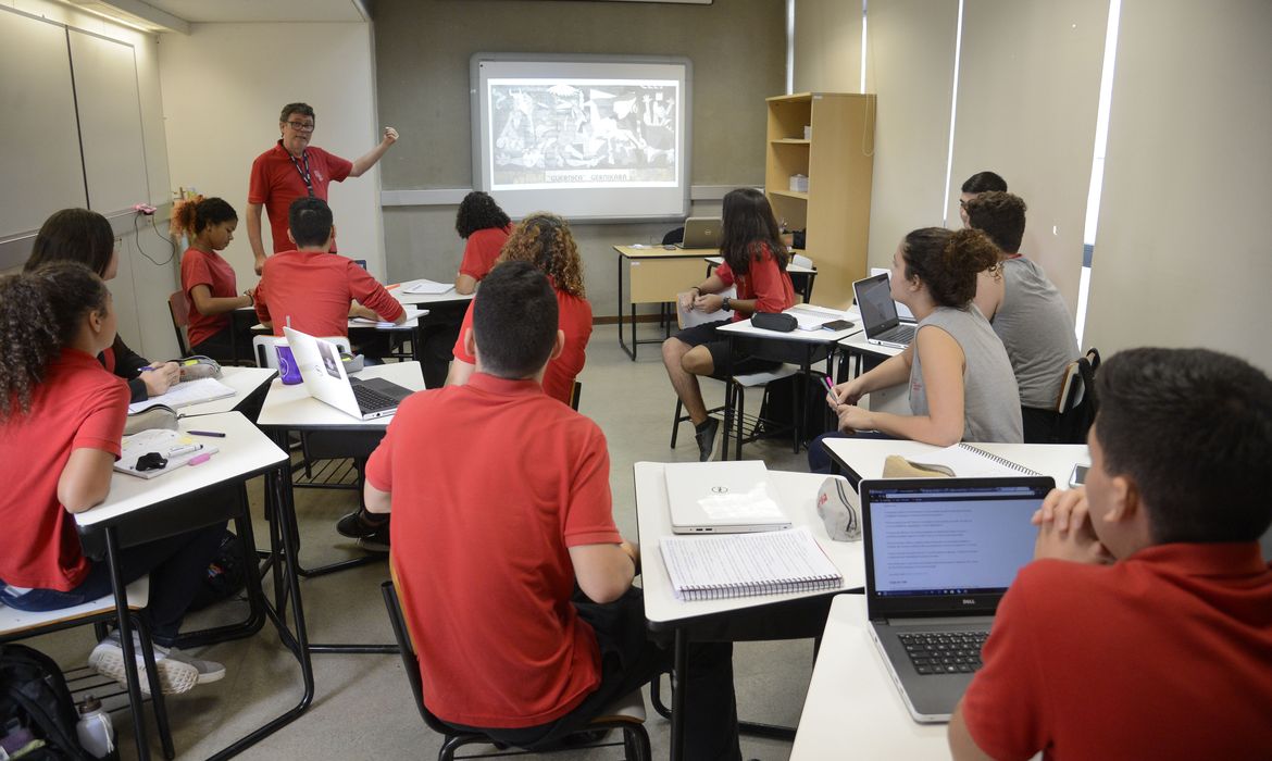 Alunos da Escola Sesc de Ensino Médio durante aula, na Barra da Tijuca, zona oeste do Rio.