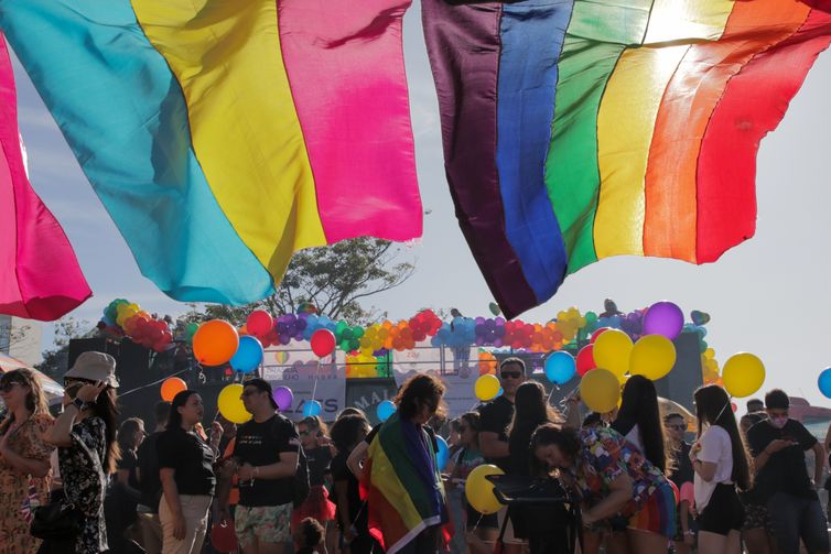 Após dois anos sem ser realizada, a 23ª Parada do Orgulho LGBTS acontece em Brasília