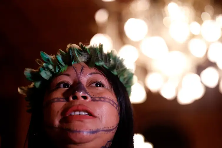 Tânia Rêgo/Agência Brasil Belém (PA), 06/06/2025 - Alessandra Korap Munduruku, líder dos povos indígenas Munduruku da Amazônia brasileira, durante o TEDxAmazônia, no Theatro da Paz, centro da cidade. Foto: Tânia Rêgo/Agência Brasil