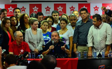 São Paulo - Ex-presidente Lula em entrevista no Diretório Nacional do PT em São Paulo, após depoimento à Polícia Federal no âmbito da 24ª fase da Operação Lava Jato  (Rovena Rosa/Agência Brasil)