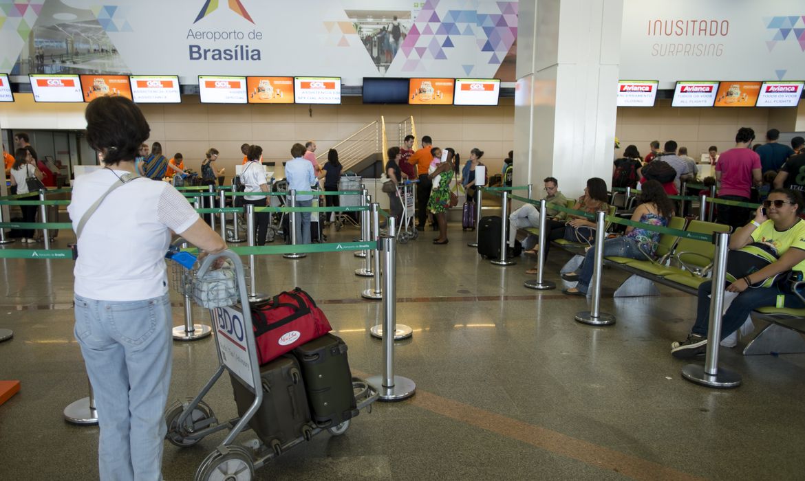 Brasília - Movimento é tranquilo no Aeroporto Juscelino Kubitschek