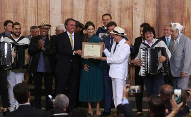 O presidente Jair Bolsonaro participa da comemoração do Dia do Forró e aniversário do Luiz Gonzaga (Rei do Baião), no Palácio do Planalto